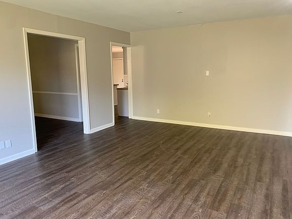 4th image of 2204 Clinton St