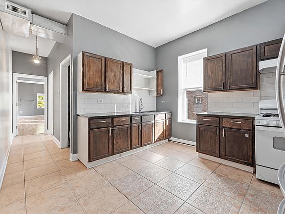 4th image of 4333 W Dickens Ave