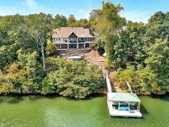 3rd image of 305 Acres Ct