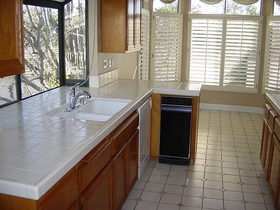 Large Eat- In Kitchen