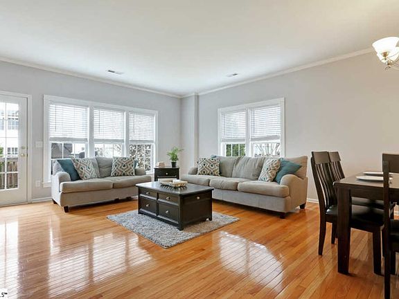 4th image of 28 Heritage Oak Way