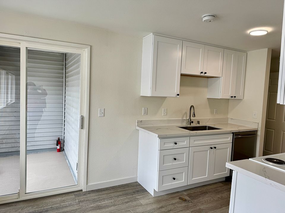1st image of 13731 32nd Ave NE APT 4