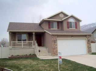 668 W Churchill Dr, Centerville, UT 84014