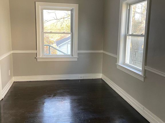 3rd image of 1103 Highland Park Dr