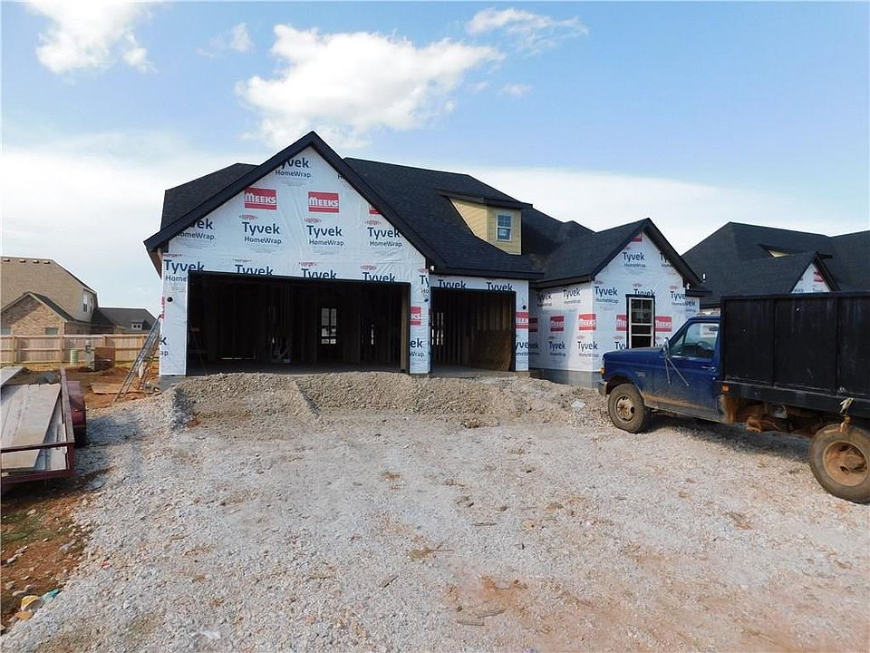 1st image of 392 Tartaglia Ave