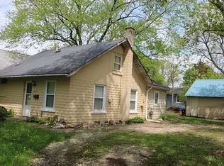 1102 Clay St, Woodstock, IL 60098