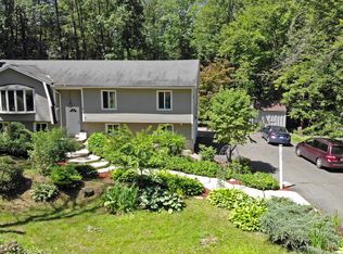 40 Elf Hill Rd, Amherst, MA 01002