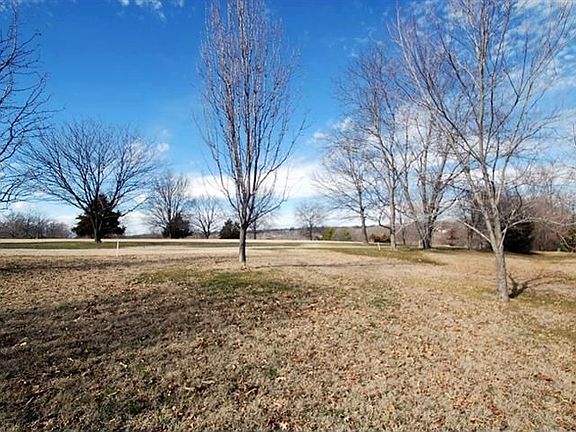 5th image of 105 Country Club Dr