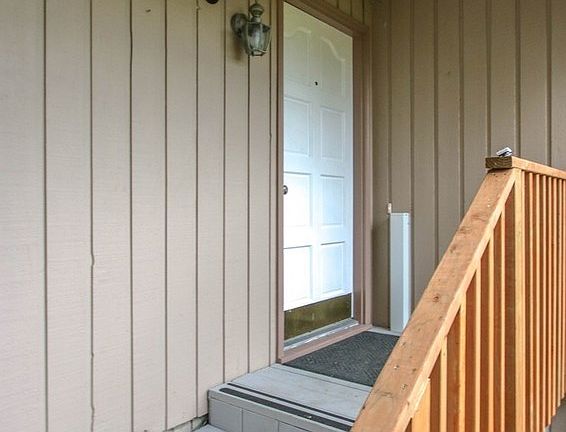 4th image of 2596 NE 157th Ave
