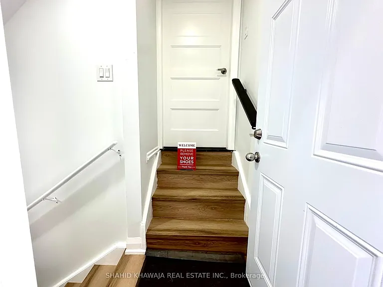 470 Violet Gate #LOWER — Photo 3