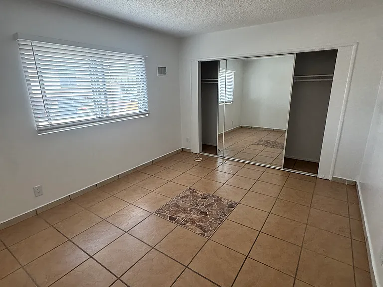 8619 Belford Ave — Photo 4