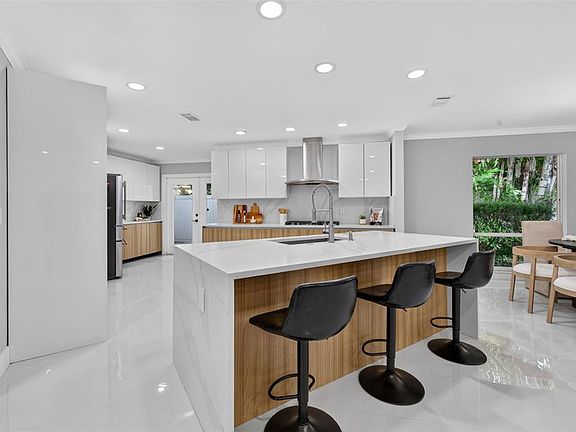 5th image of 219 MIRAMAR BOULEVARD NE