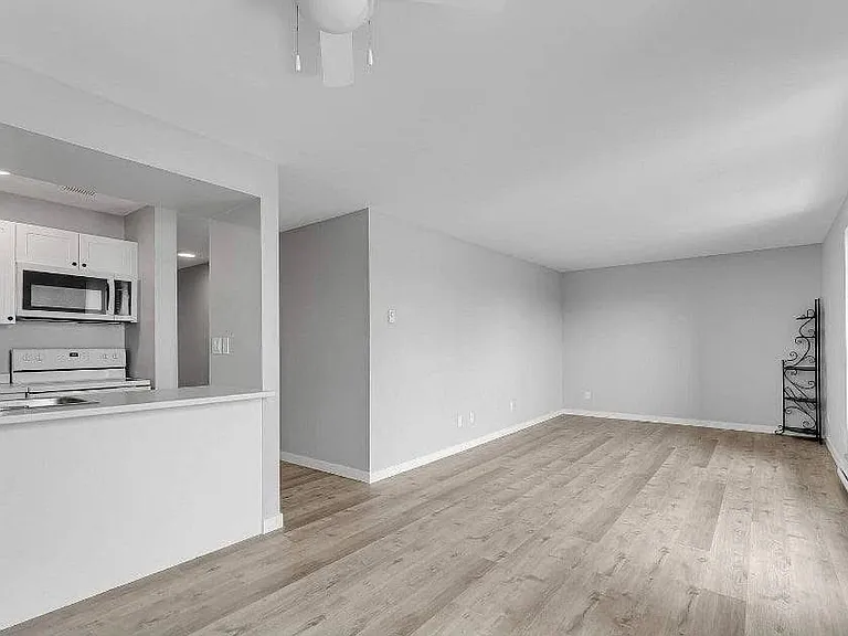 17 Eldon Hall Pl #301 — Photo 3
