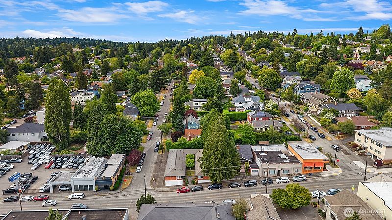 5th image of 2800 NE 55th Street