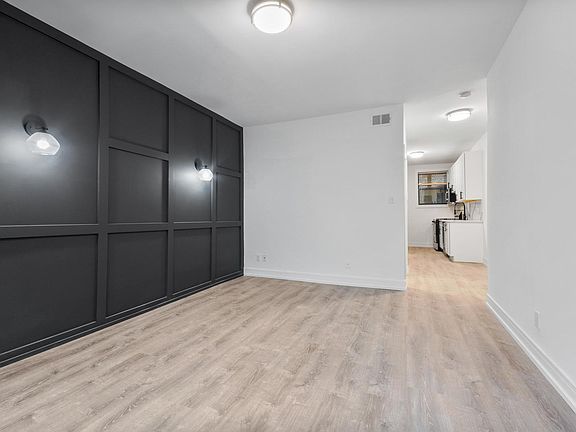 4th image of 1906 N Whipple St #3