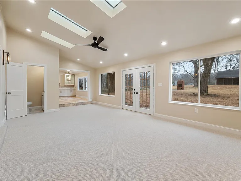 9036 Jeffery Rd — Photo 17