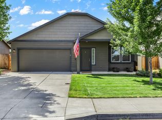 417 SW 32nd St, Redmond, OR 97756