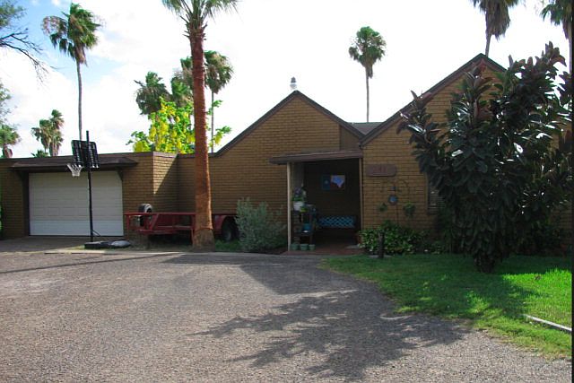 1st image of 241 Country Club Cir