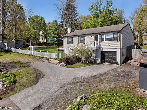 3rd image of 709 Canistear Rd