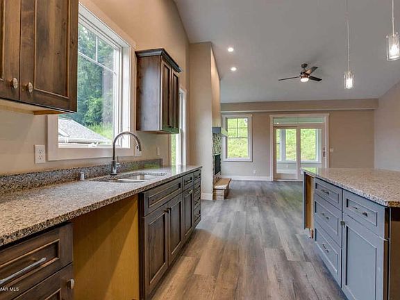 4th image of 400 Valley Oaks Dr