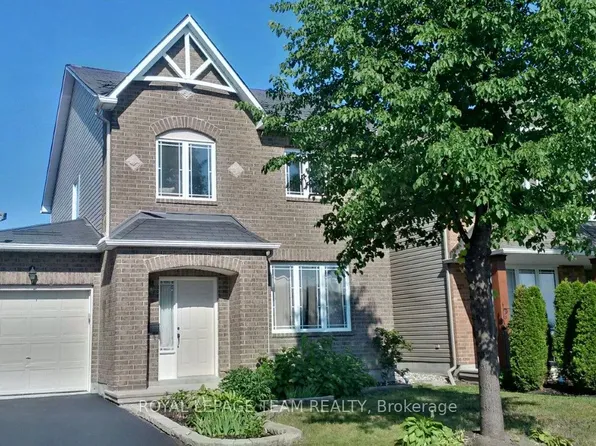2211 Esprit Dr, Ottawa, ON K4A 4Z1