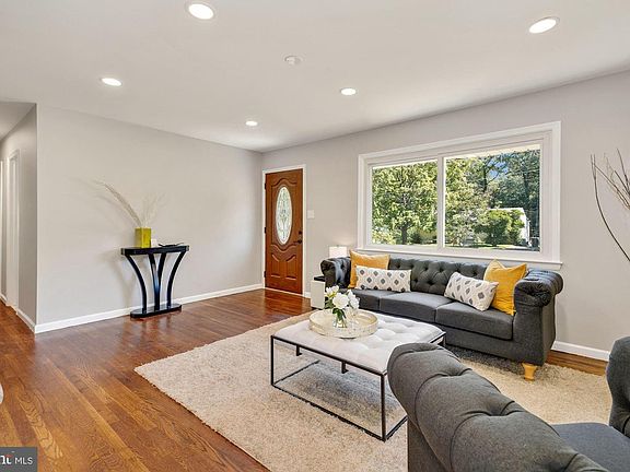 5th image of 5916 Brookview Dr