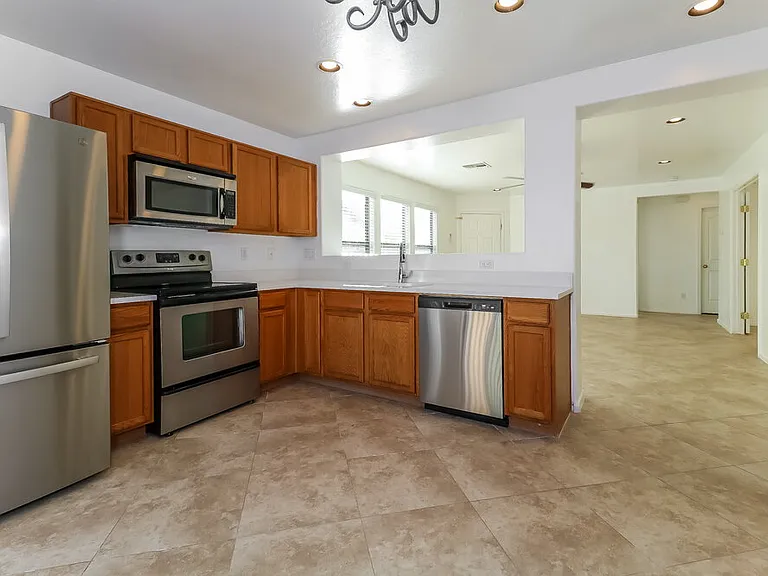 40084 W Catherine Dr — Photo 8