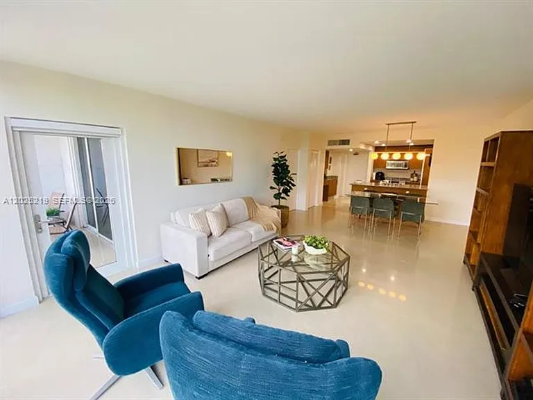 10275 Collins Ave #324 — Photo 10