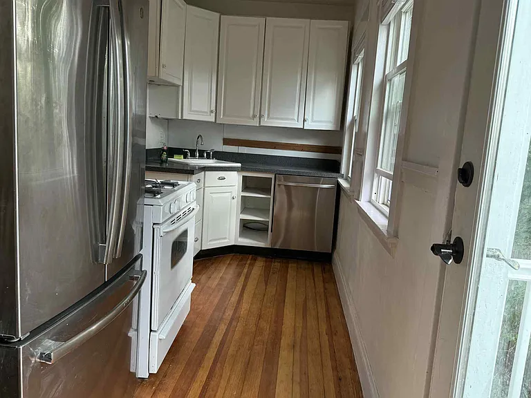 18 Indiana Ter — Photo 11
