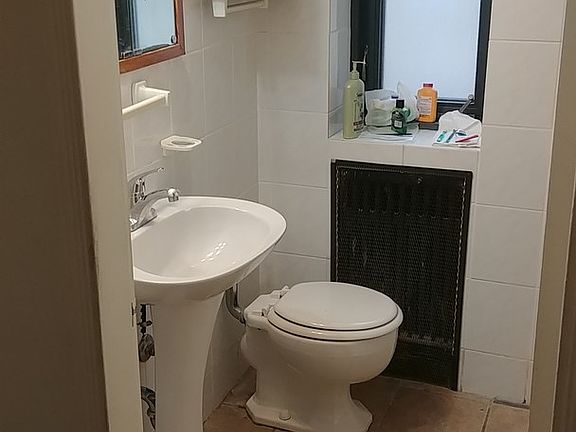 3rd image of 5048 N Marine Dr APT C6