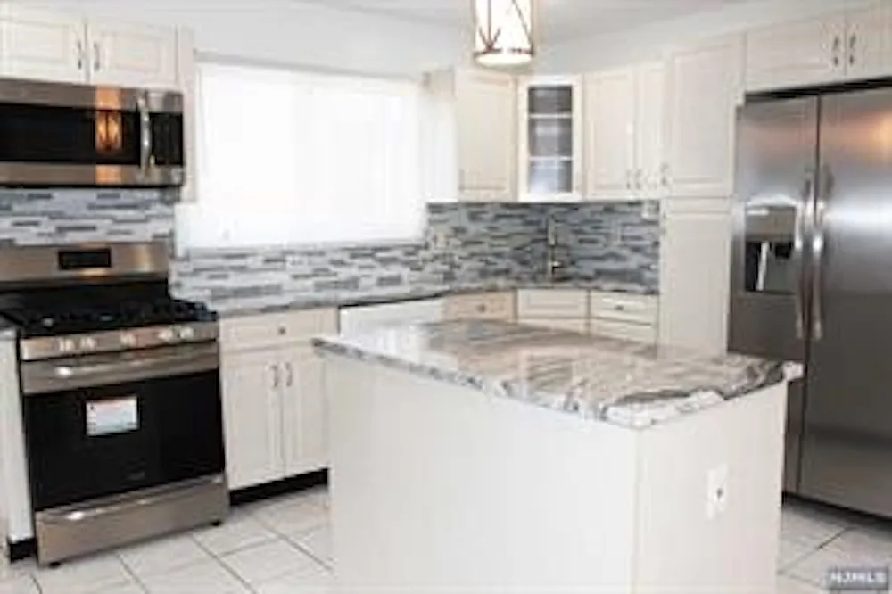 3 bed, $3,300 — Photo 3