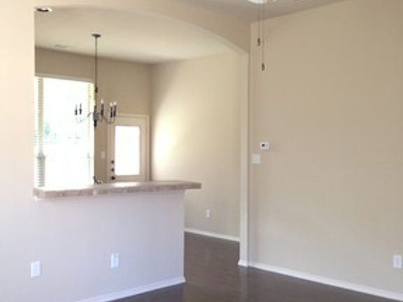 4th image of 546 Creekside Cir