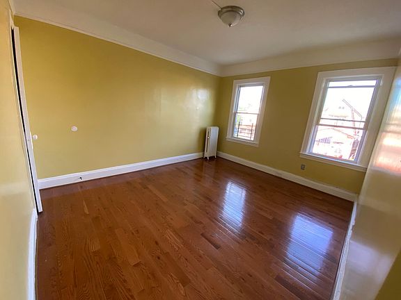 3rd image of 17813 90th Ave Floor 2