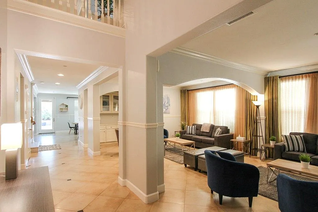 700 W Pepper Tree Ln — Photo 4
