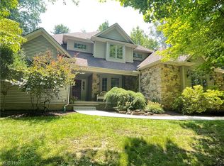 16705 Victoria Dr, Chagrin Falls, OH 44023