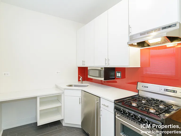 2870 N Clark St #1 — Photo 1