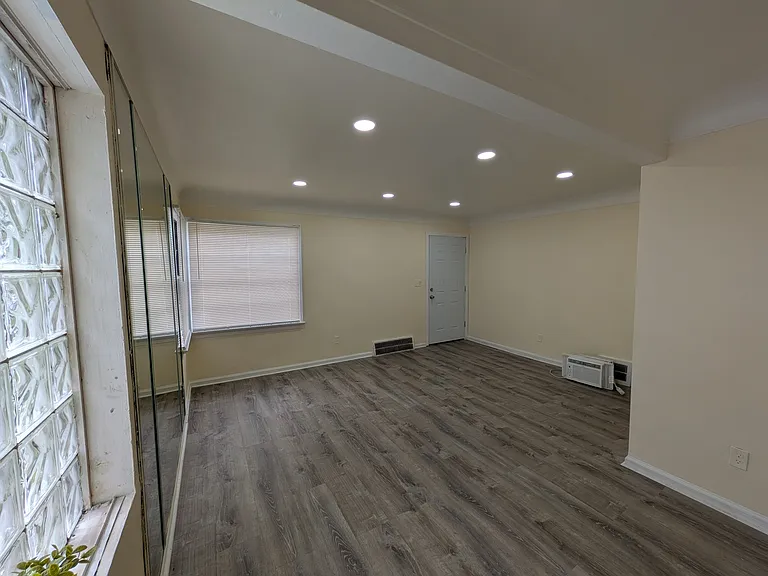 7414 Vaughan St — Photo 3