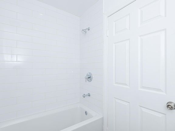4th image of 1555 S Bundy Dr #305