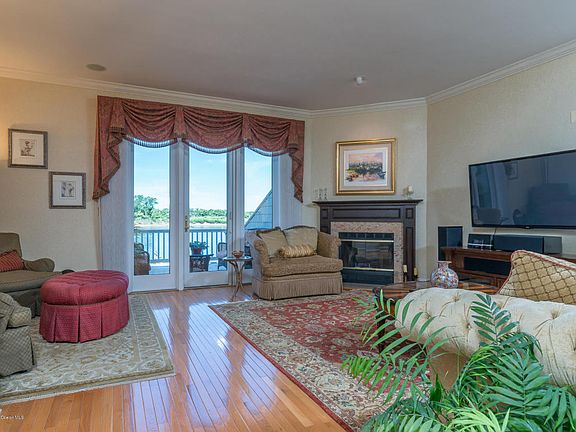 4th image of 1266 Ocean Ave Unit 15