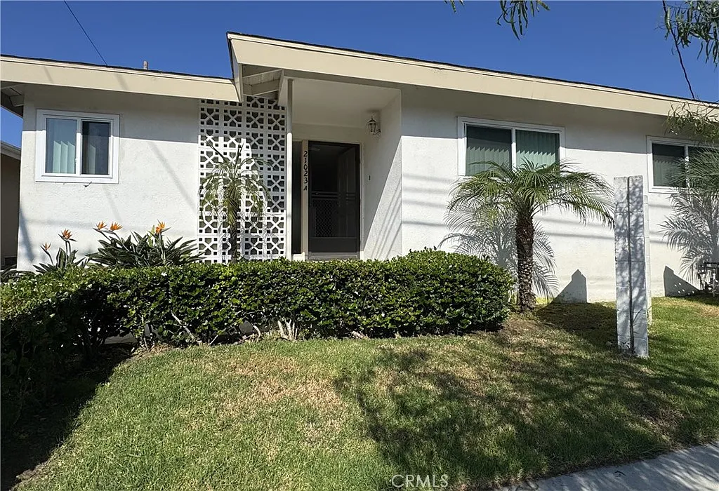 3 bed, 1150 sqft, $3,500 — Photo 1