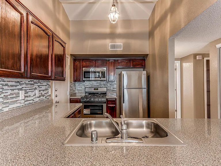3289 Emerald Point Dr — Photo 11