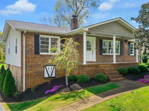 2418 Crescent Club Dr, Hixson, TN 37343