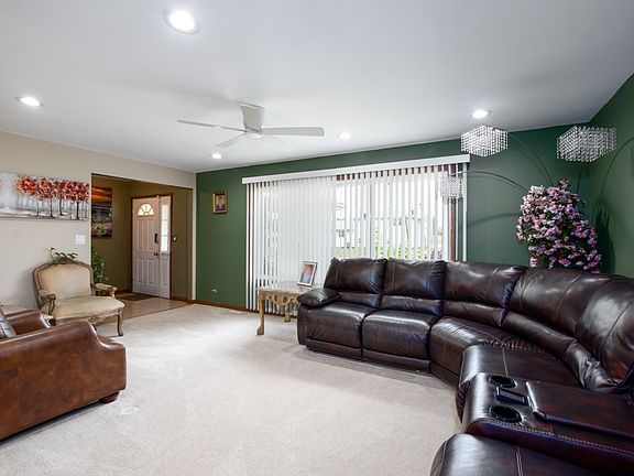 3rd image of 22359 Cornell Ave
