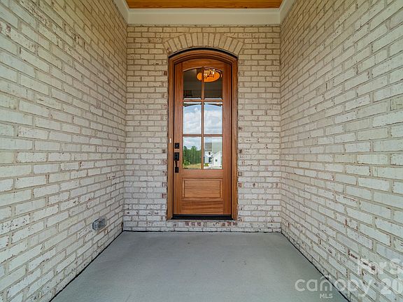 2nd image of 19040 Newburg Hill Rd #25