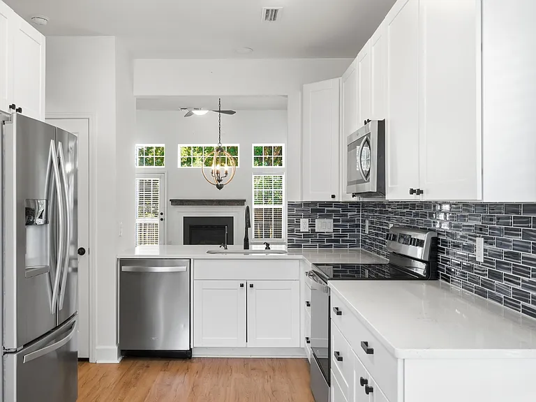 4084 Holly Villa Cir — Photo 10