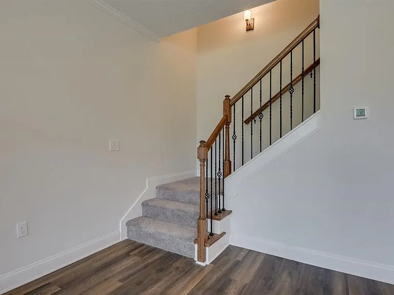 1011 Spotswood Cir — Photo 26