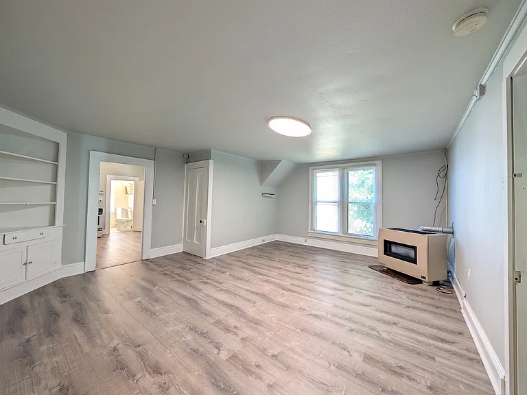 433 SW 5th St — Photo 8