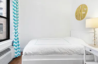 Rented by R New York