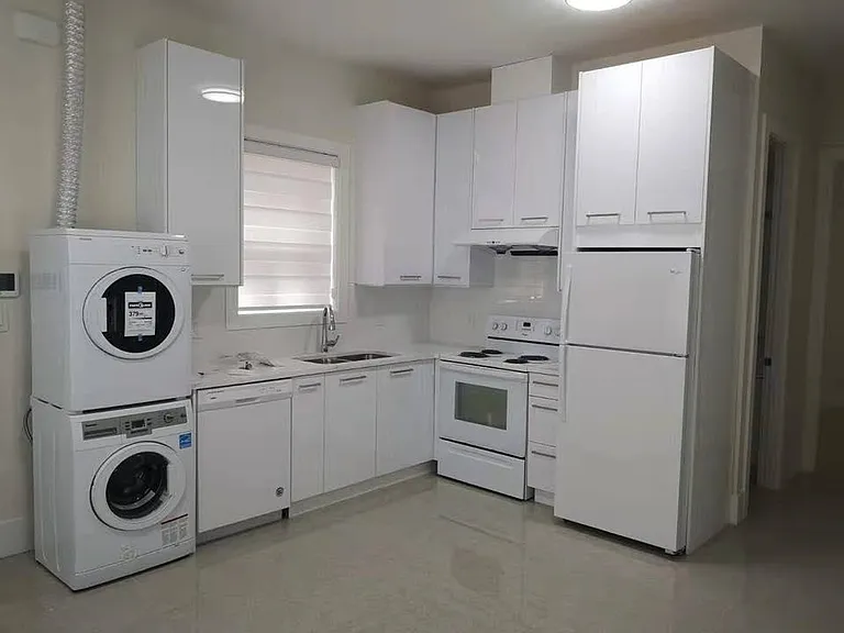 9 Gormond Rd #LEGLA — Photo 1