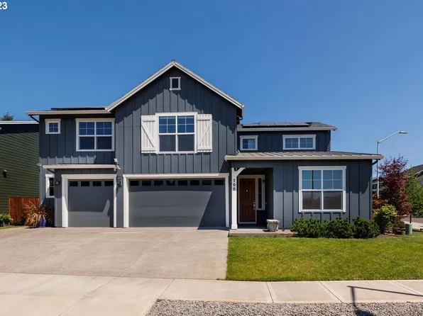 700 N 34th Ter, Cornelius, OR 97113